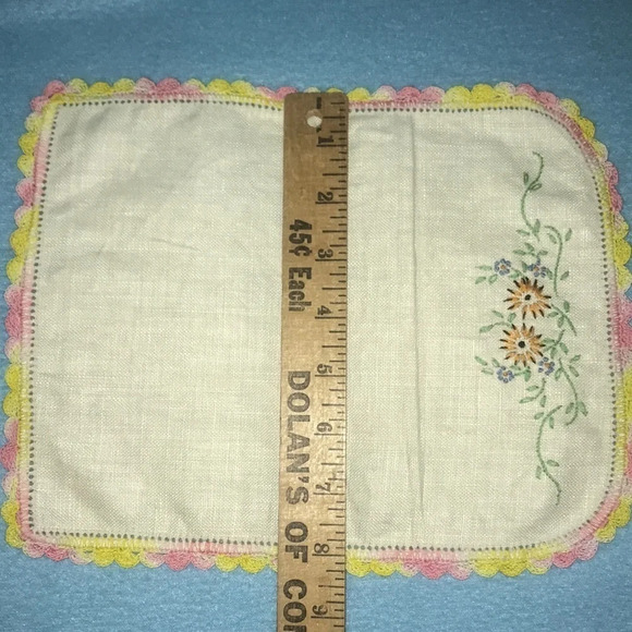 CROCHETED vintage embroidered basket of flowers set of 3 matching table mats - Picture 7 of 7